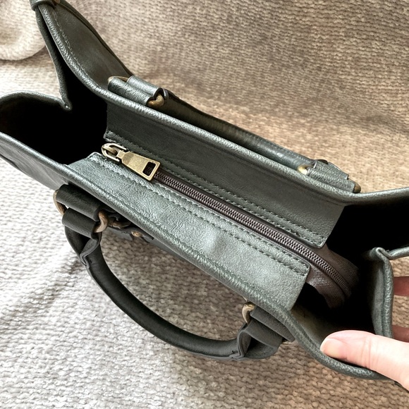 G.H Bass & Co Leather Handbag, Forest Green, Tote, Purse - Picture 10 of 10